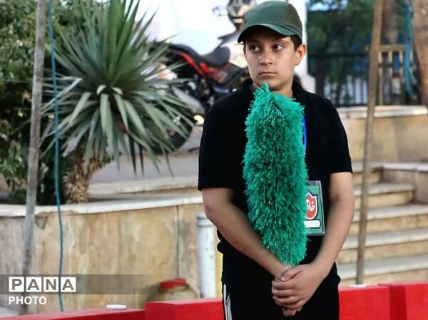 وداع باشکوه مردم با پیکر رهبر شهید در نخستین روز  وداع در مصلی تهران
