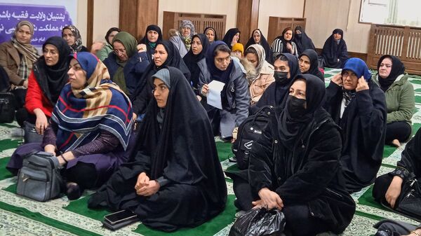 کارگاه راز جذابیت دختران در دبیرستان نورالهدی تبادکان