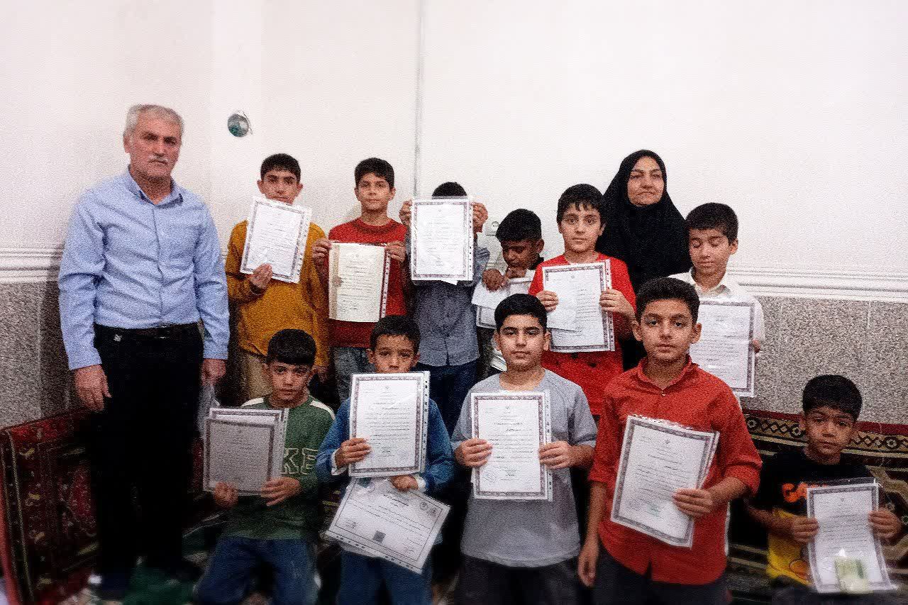 محفل انس با قرآن و آیین تجلیل از دانش‌آموزان برتر مسابقات قرآن در شهرستان باشت