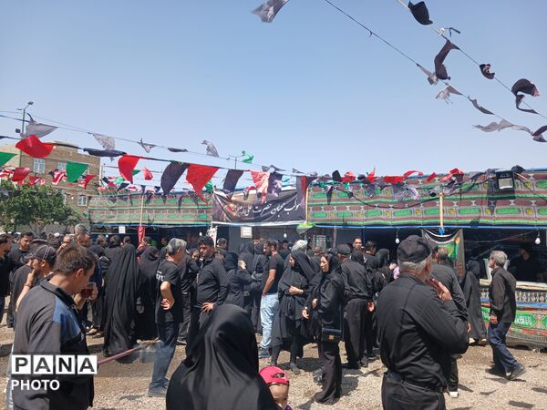 عزاداری پرشور ظهر عاشورا در محمدشهر کرج