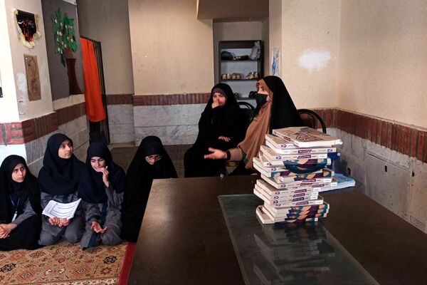 محفل انس با قرآن کریم در مدرسه نرگس و فرهیختگان2 پردیس