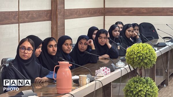 نشست صمیمانه دانش‌آموزان پانا با مسئول سازمان دانش‌آموزی شهرستان نهبندان