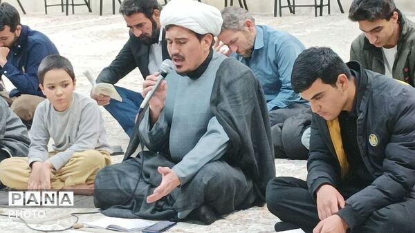  قرائت قرآن همزمان با اولین روز شهادت رهبر معظم انقلاب