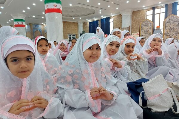 جشن تکلیف دانش‌آموزان دختر منطقه کهریزک 