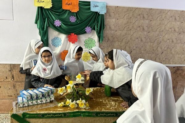 کودکان غرفه‌داران جشن میلاد موعود