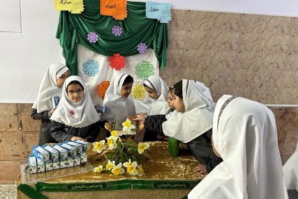 کودکان غرفه‌داران جشن میلاد موعود