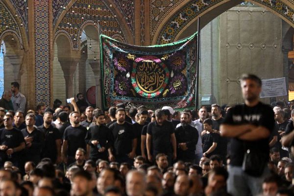 حضور پرشور مردم شهرری در مراسم ارتحال امام خمینی (ره) 