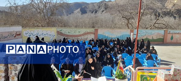 تجلیل از دانش‌آموزان ممتاز آموزشگاه پگاه