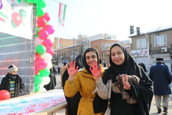 حضور گسترده کودکان و نوجوانان ارومیه‌ای در راهپیمایی ۲۲ بهمن