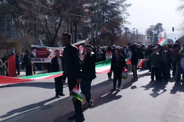 حضور با شکوه مردم زرقان در راهپیمایی 22 بهمن ماه