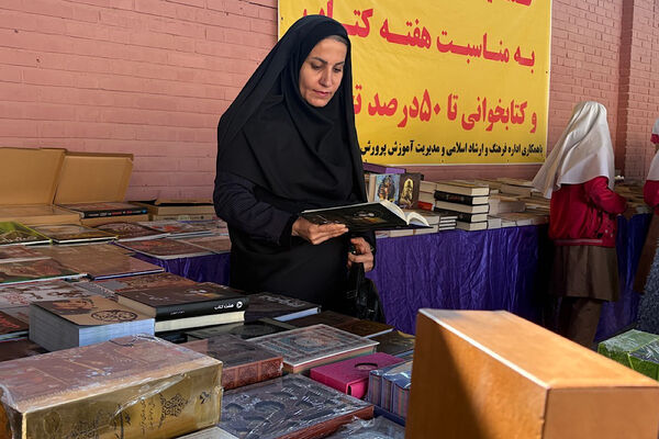 نمایشگاه کتاب و کتاب‌خوانی در اداره آموزش و پرورش اسلامشهر