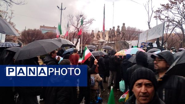 جلوه‌های دانش‌آموزی راهپیمایی ۲۲بهمن در تبریز