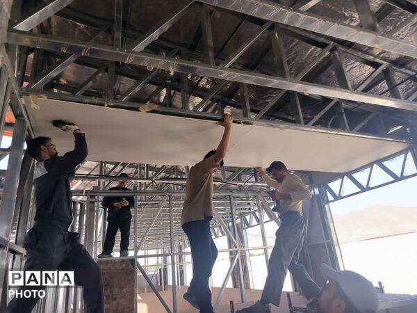 مدرسه شش‌ کلاسه در حال ساخت روستای «قلعه‌نو» کلات به کارگاه بزرگ خدمت تبدیل شد