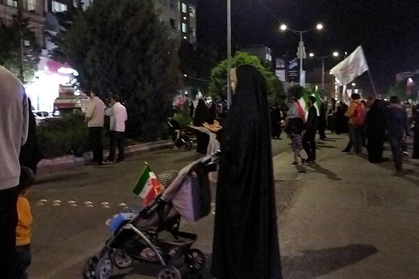 زمزمه های دعا در بلوار فضل نیشابور 