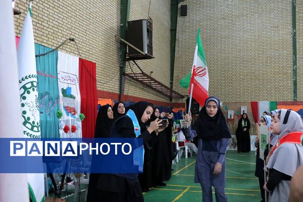 همایش «یاوران انقلاب» در بهارستان‌دو