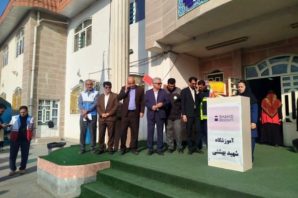 مانور زلزله در دبیرستان شهید بهشتی بندرترکمن