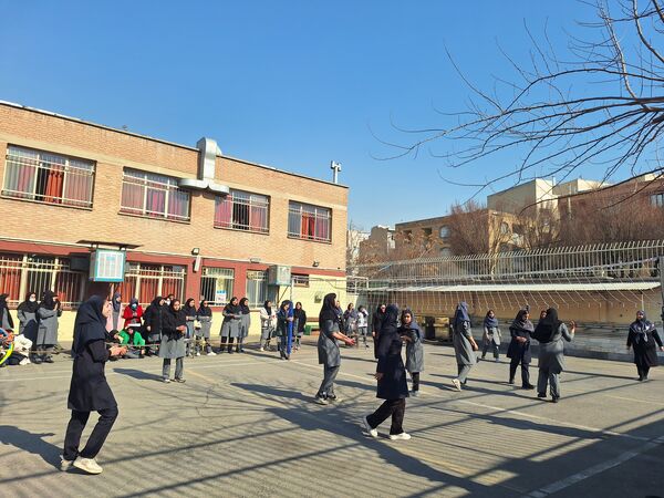 فجرانه ورزشی در دبیرستان حضرت ولی عصر (عج)