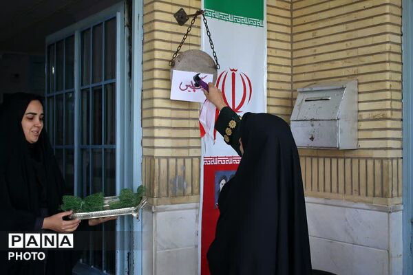 نواخته شدن زنگ پلیس در دبیرستان سید احمد فاتحی یک قم