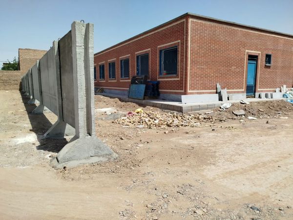 تلاش شبانه روزی برای تکمیل مدرسه جدید در روستای فدافن