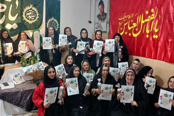 تقدیر دانش‌آموزان فعال فرهنگی‌هنری از مادرانشان با همکاری مربی در محمدشهر کرج