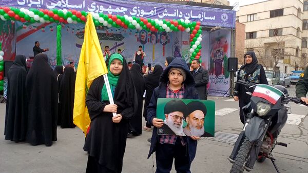 راهپیمایی ۲۲ بهمن با حضور پرشور مردم انقلابی در تهران