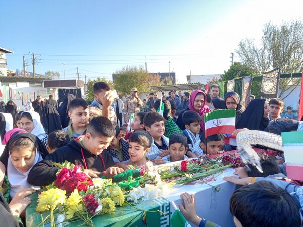 مراسم وداع شهید خوشنام در مدارس بهنمیر