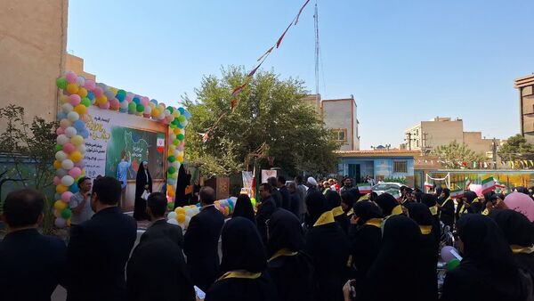 آیین متمرکز استانی جشن عاطفه‌ها‌ در دبیرستان فرزانگان یک ناحیه یک کرج 