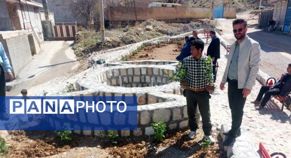 کاشت گل و گیاه در شهر منج، راهی برای احیای زمین