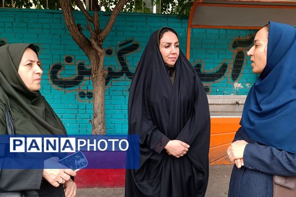 بازدید کارشناس مسئول سلامت و تندرستی آموزش و پرورش شهرستان قدس، از دبستان پروین، در جایگاه یک خانه محیط زیستی