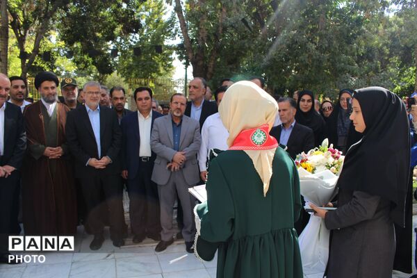  عطرافشانی مزار شهدای گمنام نظرآباد 