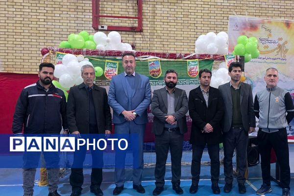 رقابت دانش‌آموزان رباط‌کریم در مسابقات بین مدرسه‌ای فوتسال