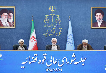 در مقابل دشمن یکصدا هستیم و جلوی آمریکا کوتاه نخواهیم آمد