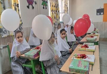 جشن شکوفه‌ها در دبستان هیئت امنایی مهدیه ۲