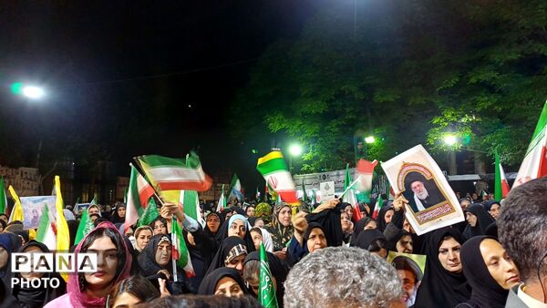 حضور دانش‌آموزان مدرسه دخترانه ریحانه در جشن عید غدیرخم