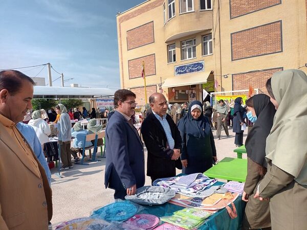برپایی بازارچه کارآفرینی در مدارس بهبهان