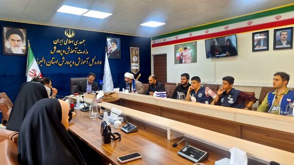 نشست دانش‌آموز خبرنگاران پانا استان البرز با مدیرکل آموزش‌وپرورش به مناسبت روز خبرنگار