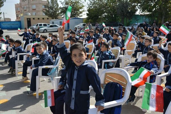 برگزاری جشن شکوفه‌های کلاس اولی دربهارستان‌دو