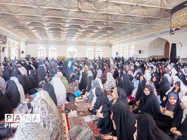 نماز جمعه ای با عطر رمضان در کاشمر 