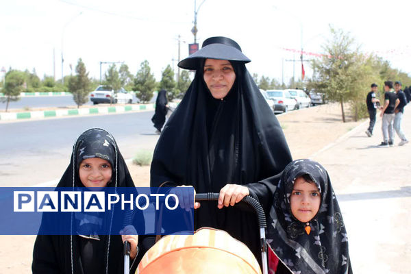 جلوه‌های زیبای انس و همدلی در خدمت به ارادتمندان سیدالشهدا(ع)