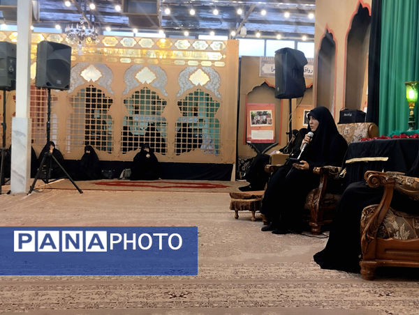 محفل شعرخوانی نخبگان ادبی با حضور مشاور رئیس‌جمهور شهید در قم