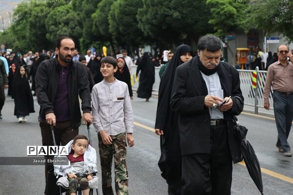 حضور مسئولان آموزش و پرورش خراسان رضوی در راهپیمایی روز قدس مشهد