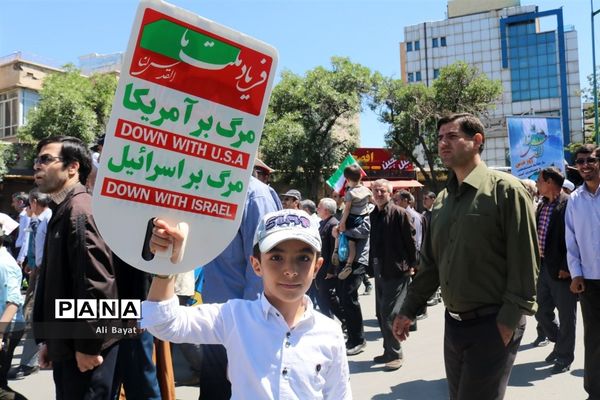 راهپیمایی مردم همدان در آخرین جمعه ماه رمضان