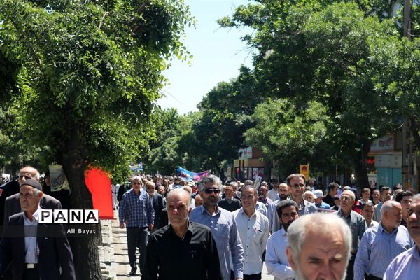 راهپیمایی مردم همدان در آخرین جمعه ماه رمضان