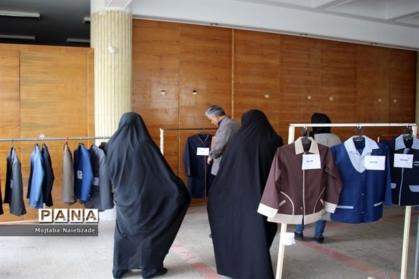 بازدید رئیس سازمان دانش‌آموزی خراسان رضوی از نمایشگاه‌های لباس فرم دانش‌آموزی نواحی مشهد