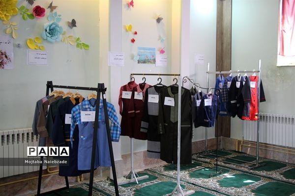 بازدید رئیس سازمان دانش‌آموزی خراسان رضوی از نمایشگاه‌های لباس فرم دانش‌آموزی نواحی مشهد