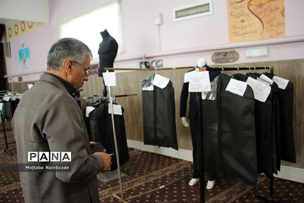 بازدید رئیس سازمان دانش‌آموزی خراسان رضوی از نمایشگاه‌های لباس فرم دانش‌آموزی نواحی مشهد