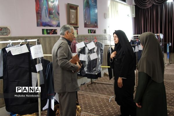 بازدید رئیس سازمان دانش‌آموزی خراسان رضوی از نمایشگاه‌های لباس فرم دانش‌آموزی نواحی مشهد