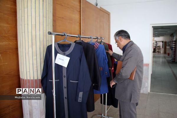 بازدید رئیس سازمان دانش‌آموزی خراسان رضوی از نمایشگاه‌های لباس فرم دانش‌آموزی نواحی مشهد