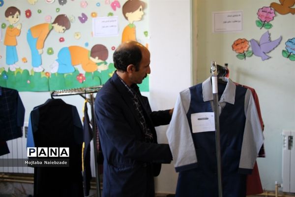 بازدید رئیس سازمان دانش‌آموزی خراسان رضوی از نمایشگاه‌های لباس فرم دانش‌آموزی نواحی مشهد