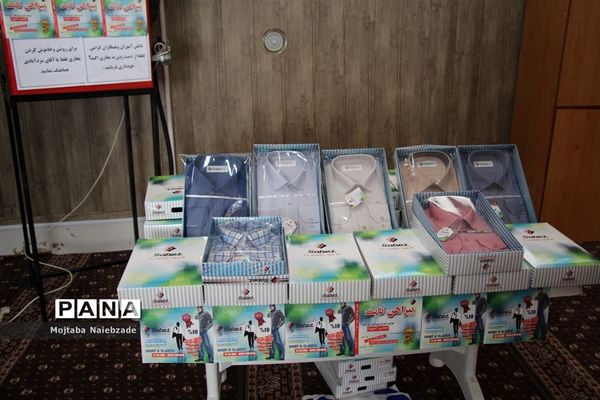 بازدید رئیس سازمان دانش‌آموزی خراسان رضوی از نمایشگاه‌های لباس فرم دانش‌آموزی نواحی مشهد